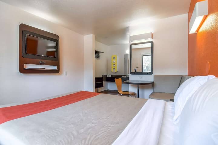 Room 18 of 44