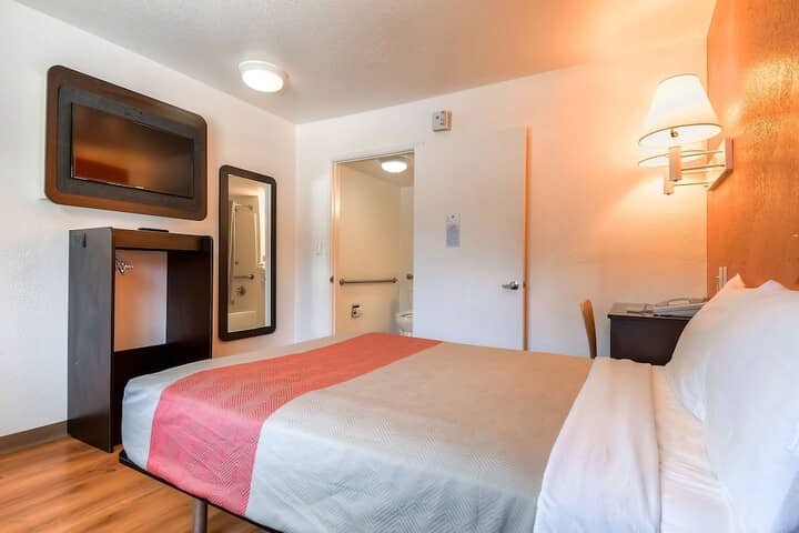 Room 25 of 44