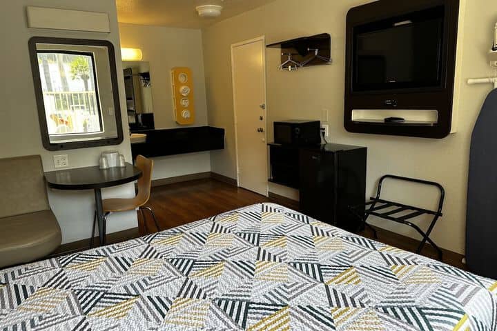 Room 5 of 44