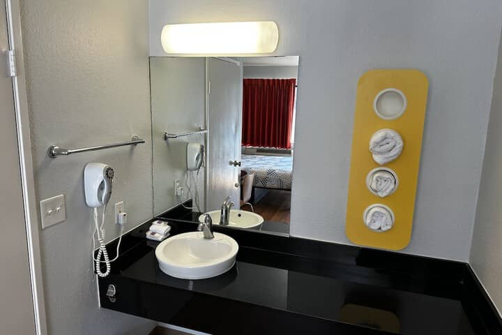 Room 28 of 44