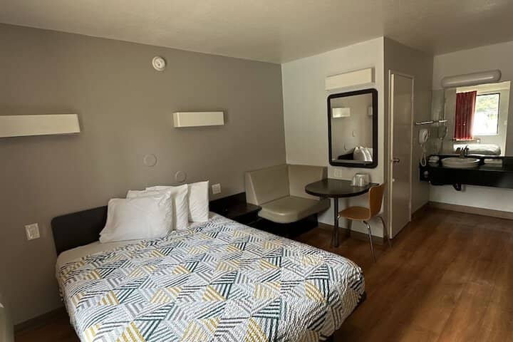 Room 11 of 44