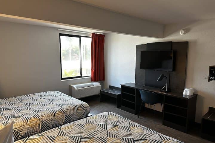 Room 6 of 44