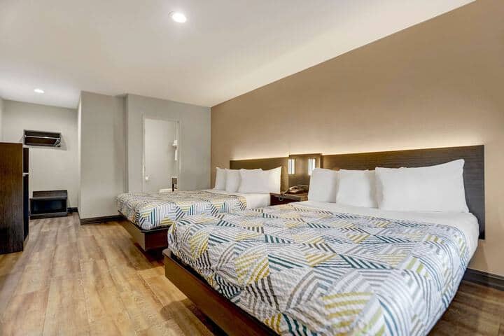 Room 13 of 35